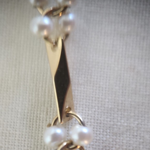 Women's, Bracelet, 7 3/4 inches from Claps to Ring, with 8 Pearl Clusters - Picture 4 of 6